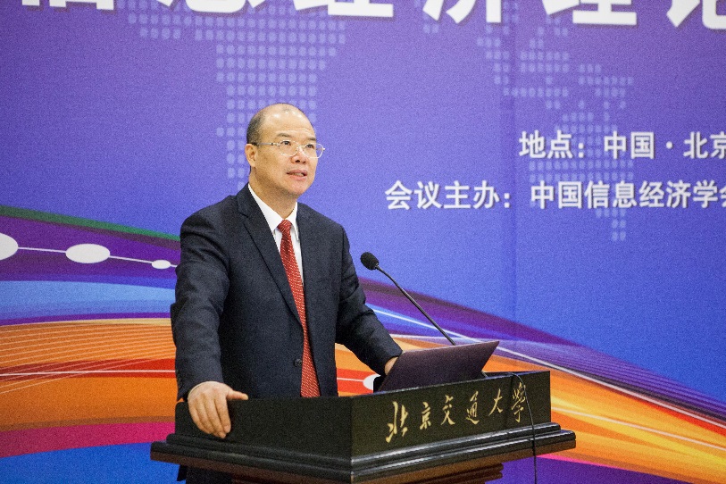 F:\2016中国信息经济学会\会议照片\照片by师姐\照片\谢老师致欢迎词.jpg