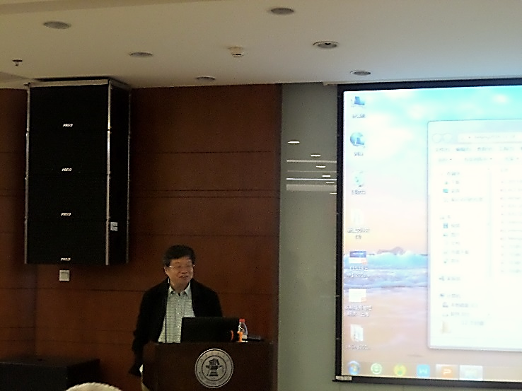 F:\2016中国信息经济学会\会议照片\照片by师姐\照片\18日\中国杰出学者论坛汪寿阳报告.JPG